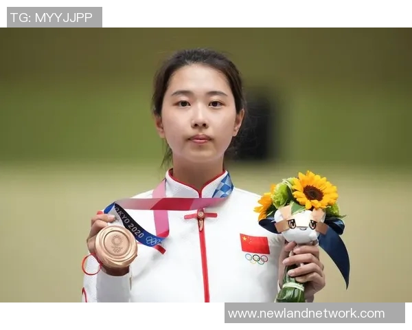 中国女子射击冠军登上时尚杂志封面网友赞叹其风采独具展现运动与魅力完美结合